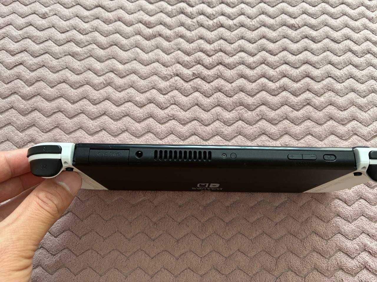 Продам Nintendo Switch OLED