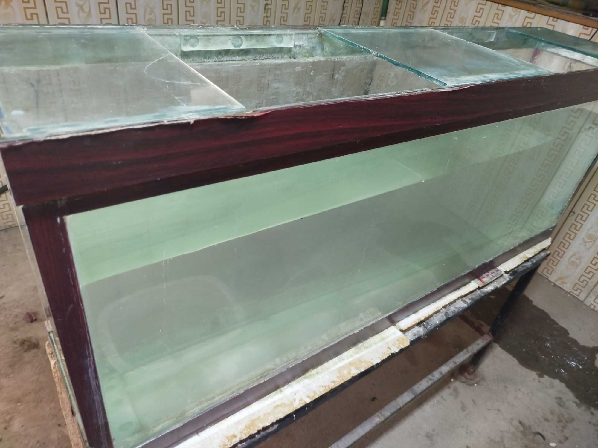 Akvarium sotiladi