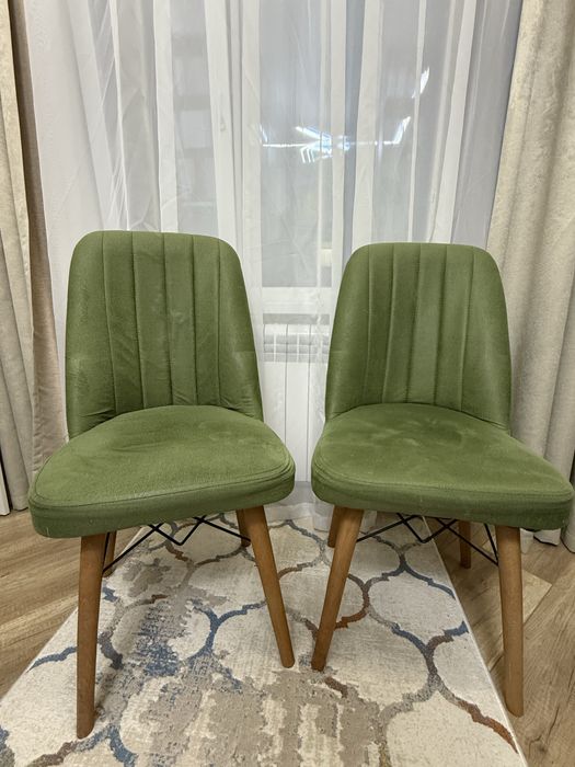 Стулья в отоичном состоянии.