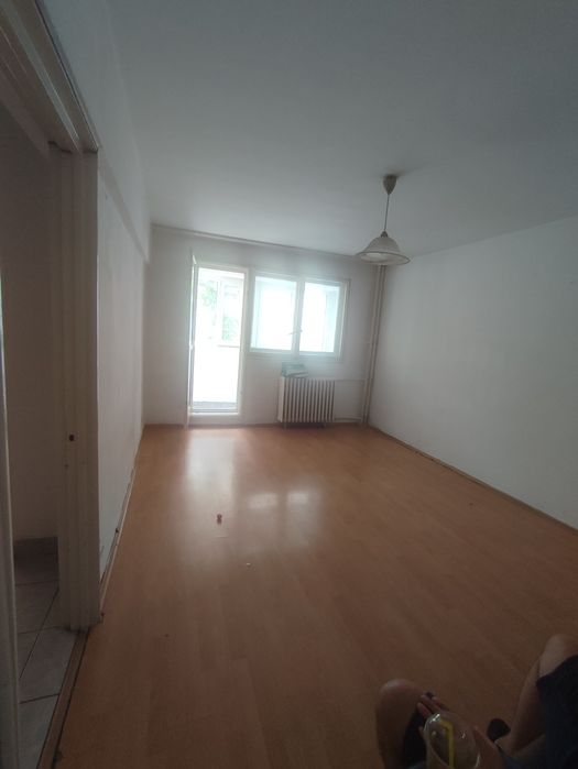 PROPRIETAR Vând apartament 2 camere decomandat la 400m de metrou