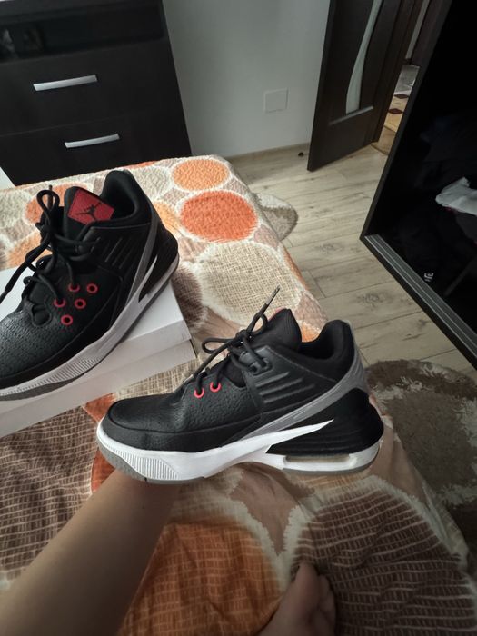 Adidași Jordan – Mărimea 38.5 (US 7.5Y)