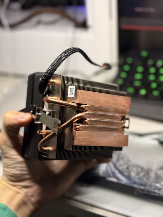 procesor ryzen 7 3700x cu cooler amd wraith prism