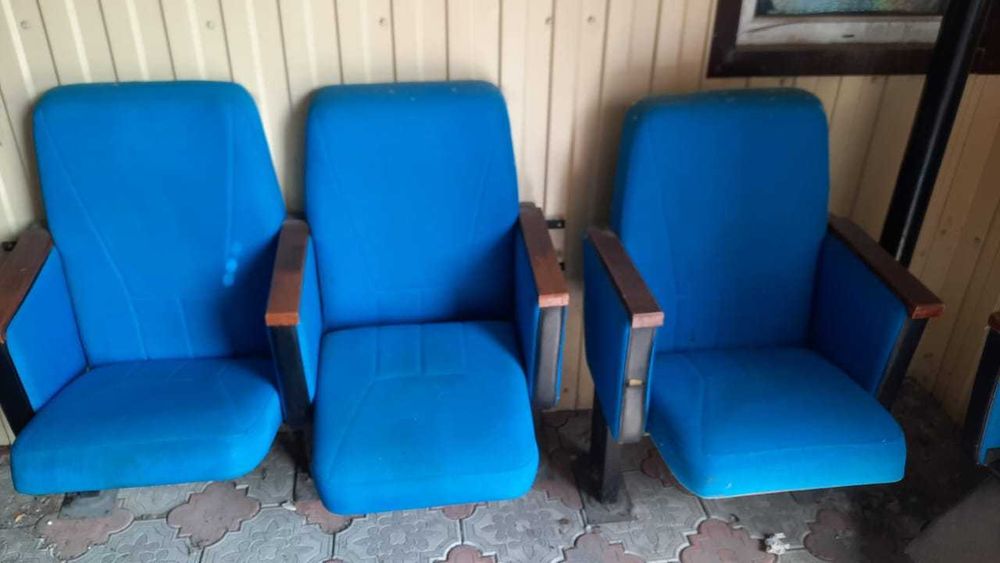 Отдам бесплатно кресло для зрителей б/у