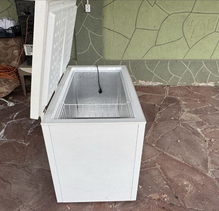 Продам морозильник 300л возможно доставка
