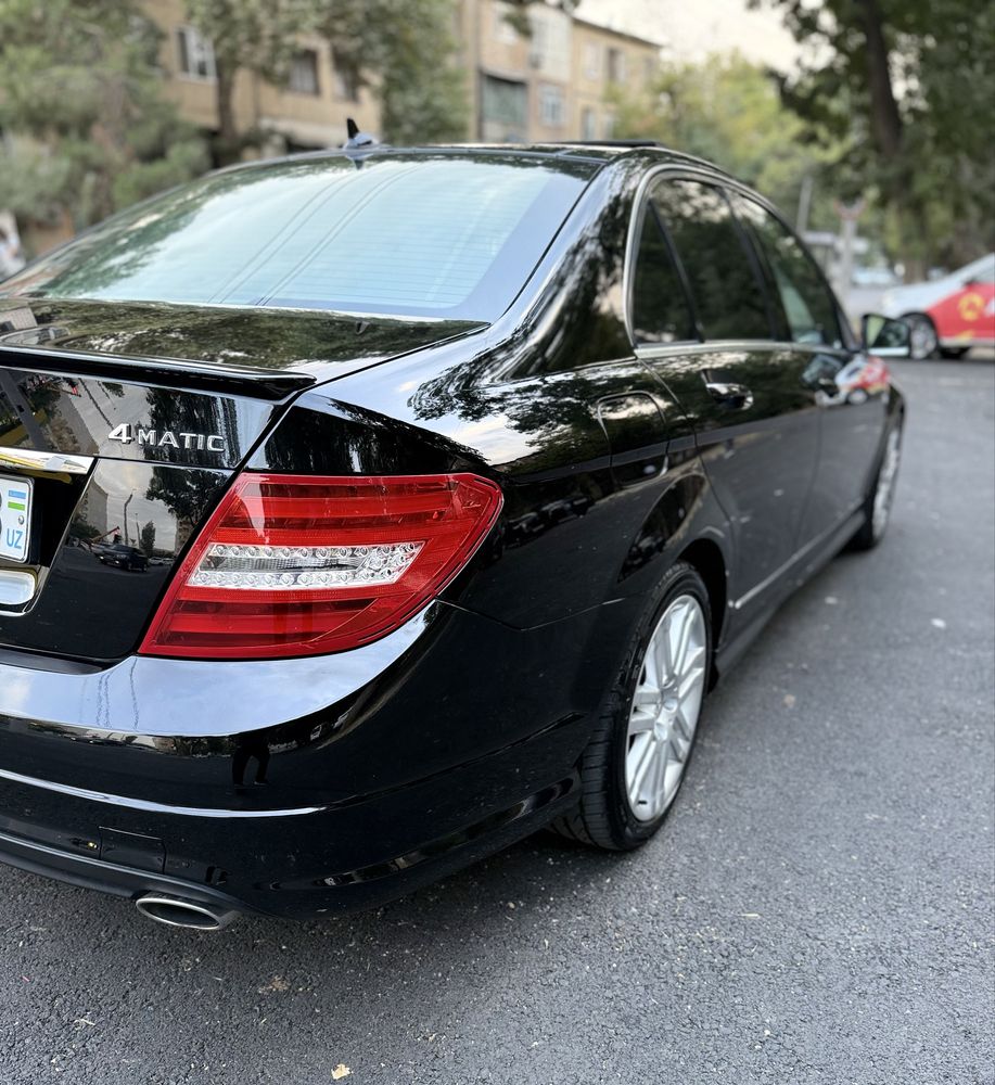 Mercedes Benz W204 C300 4Matic