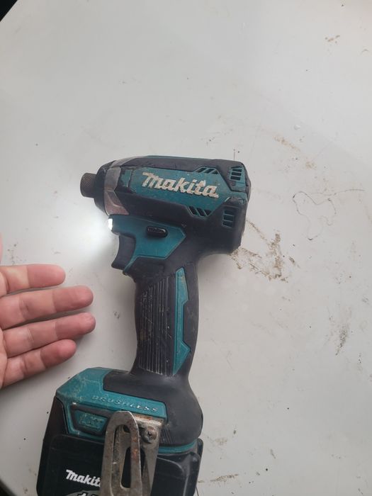 Corp Makita DTD153 impact trecuta de prima tinerete
Se poate pune cu v