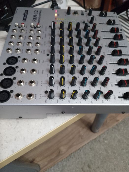 Mixer audio cu cablu de alimentare 220v