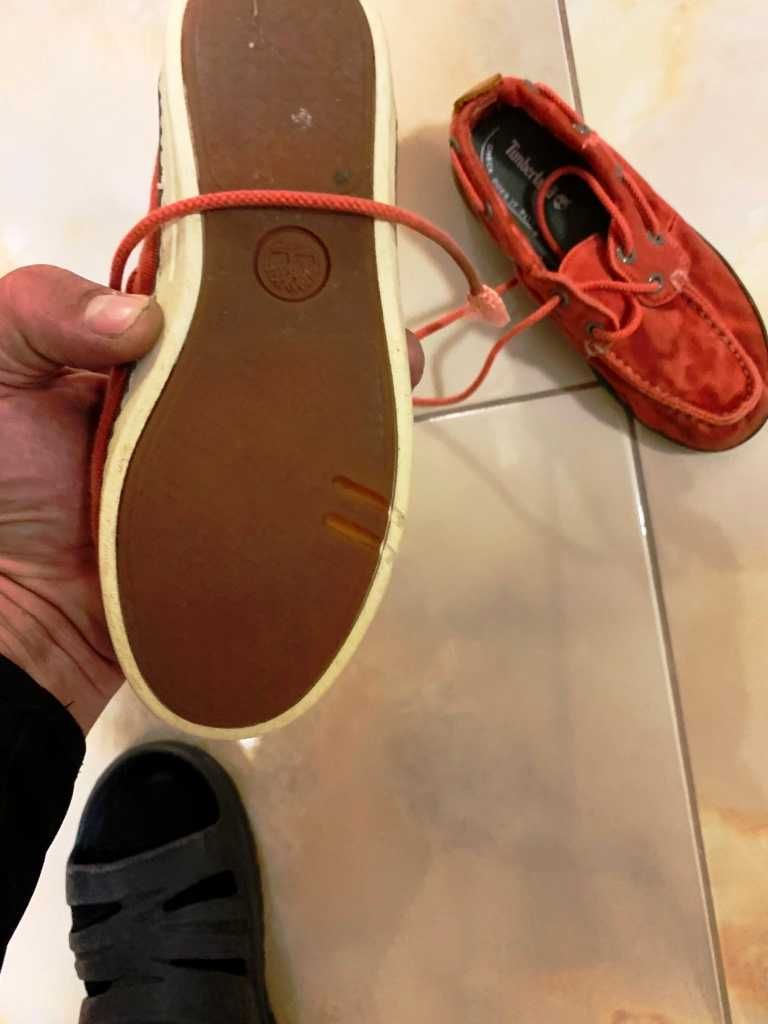 ПОДАРЯВАМ Супер готини детски велурени червени обувки Timberland