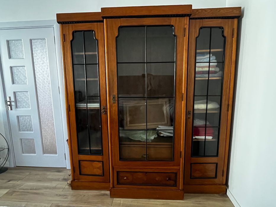 Dulap clasic din lemn masiv