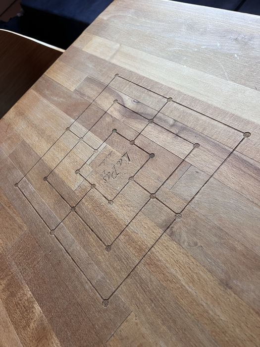 Mese cu picior metalic