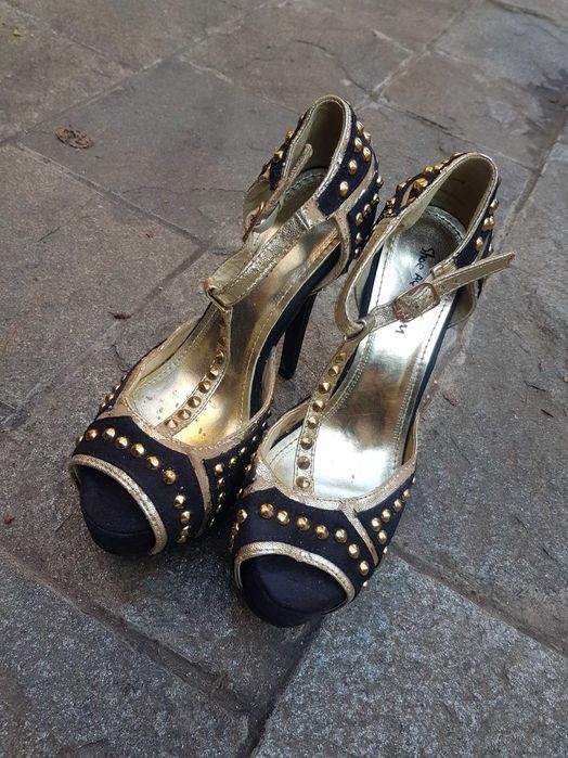 Дамски елегантни обувки с висок ток