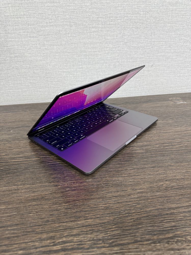 Продам в Новом Состоянии MacBook Pro M2 Куплен 2024 Apple Store USA!