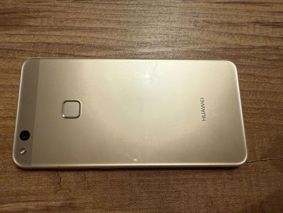 Huawei P10 lite златист + подарък HTC sensation z710e