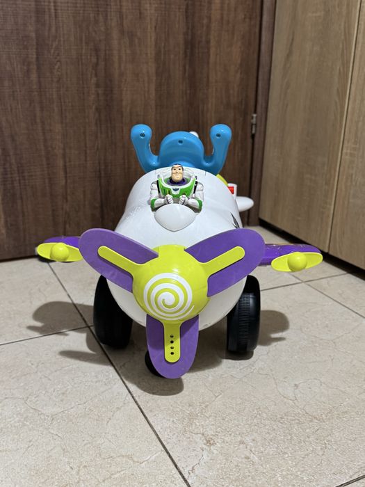 Masinuta ride-on Toys story Buzz lumini si sunete