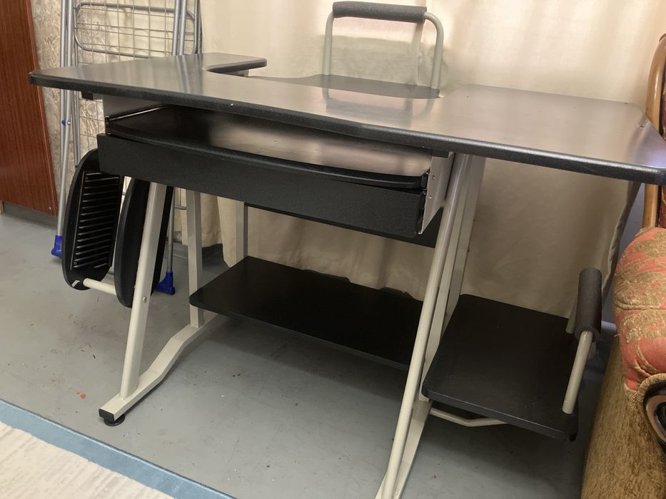 Продается стол, возможен торг