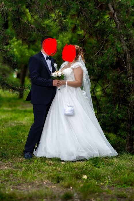 Vând rochie de mireasă mărimea 46 cu voal și crinolină !