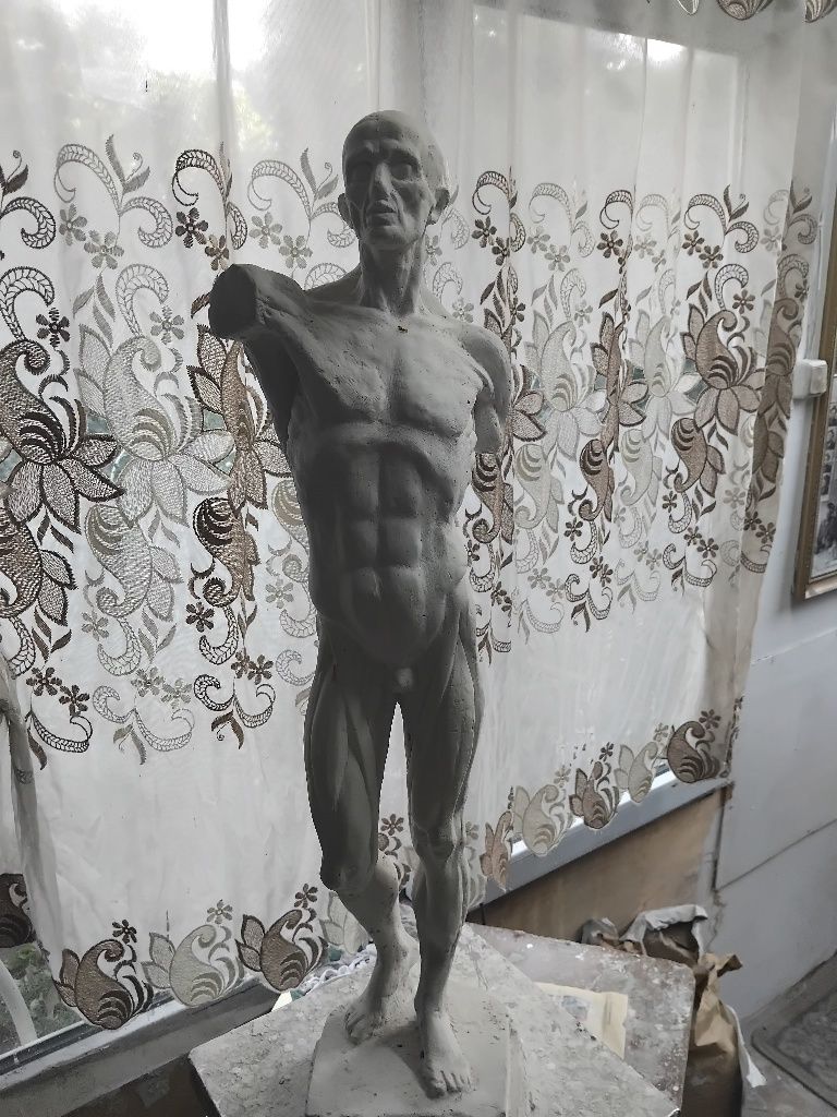 Скульптуры,  Бюсты, Статуи.