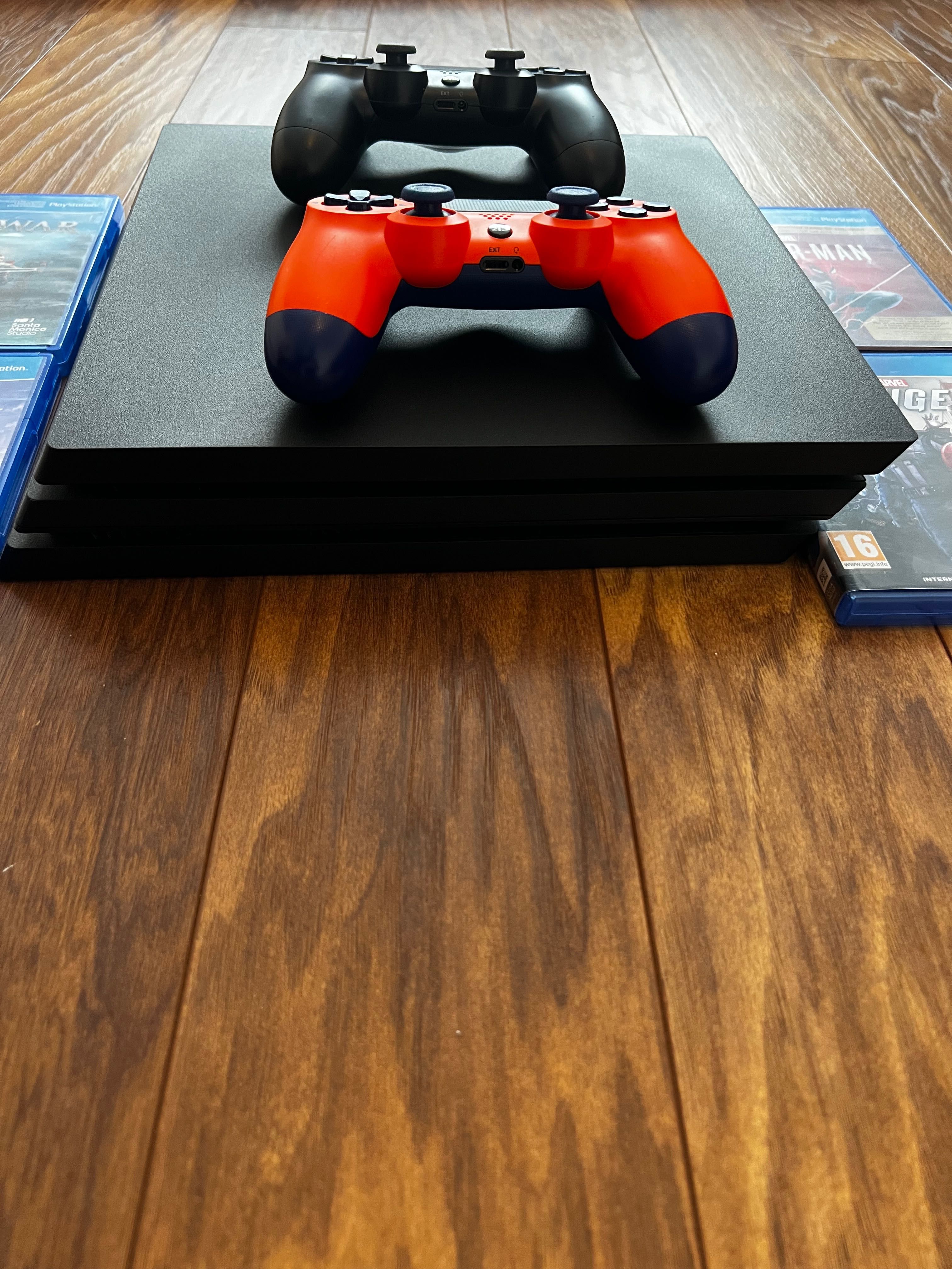PlayStation 4 1TB PS4 с 2 джойстика и 4 игри