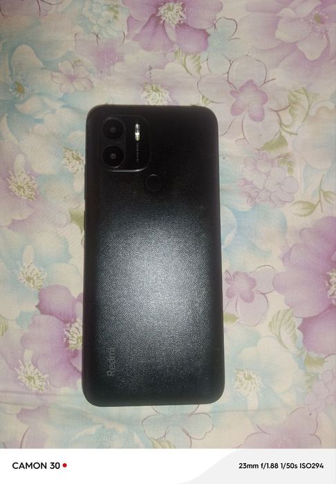 Telefon sotiladi narxi kelishamiz nomi redmi A01+ 32 talik