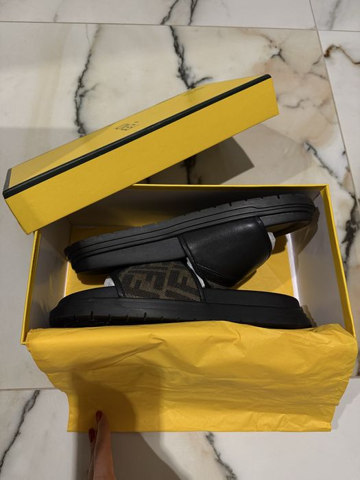 Мъжки чехли Fendi