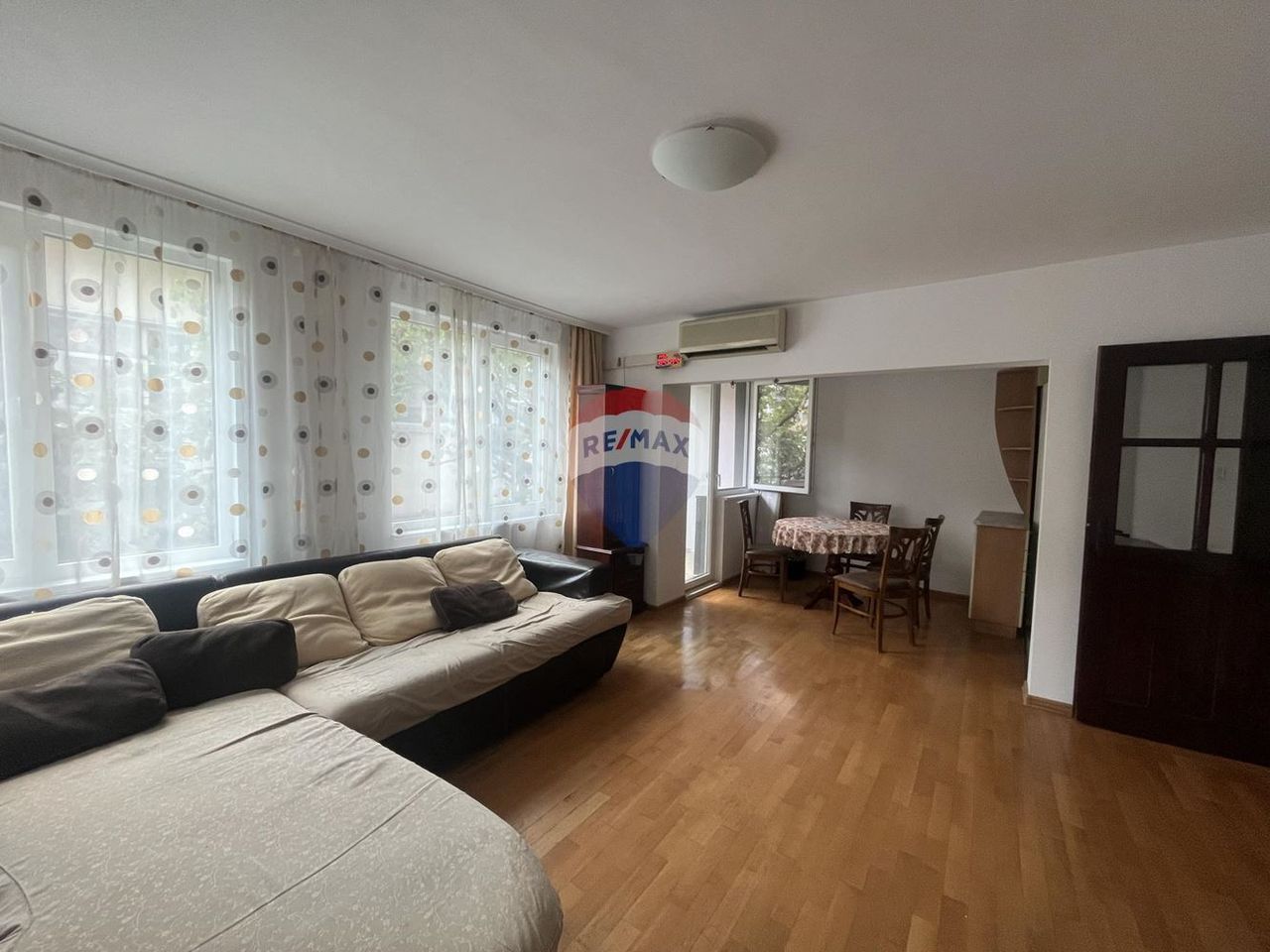 Продава се Тристаен апартамент в Варна, Спортна зала - 118 кв.м за 2204 €/кв.м - Снимка #2
