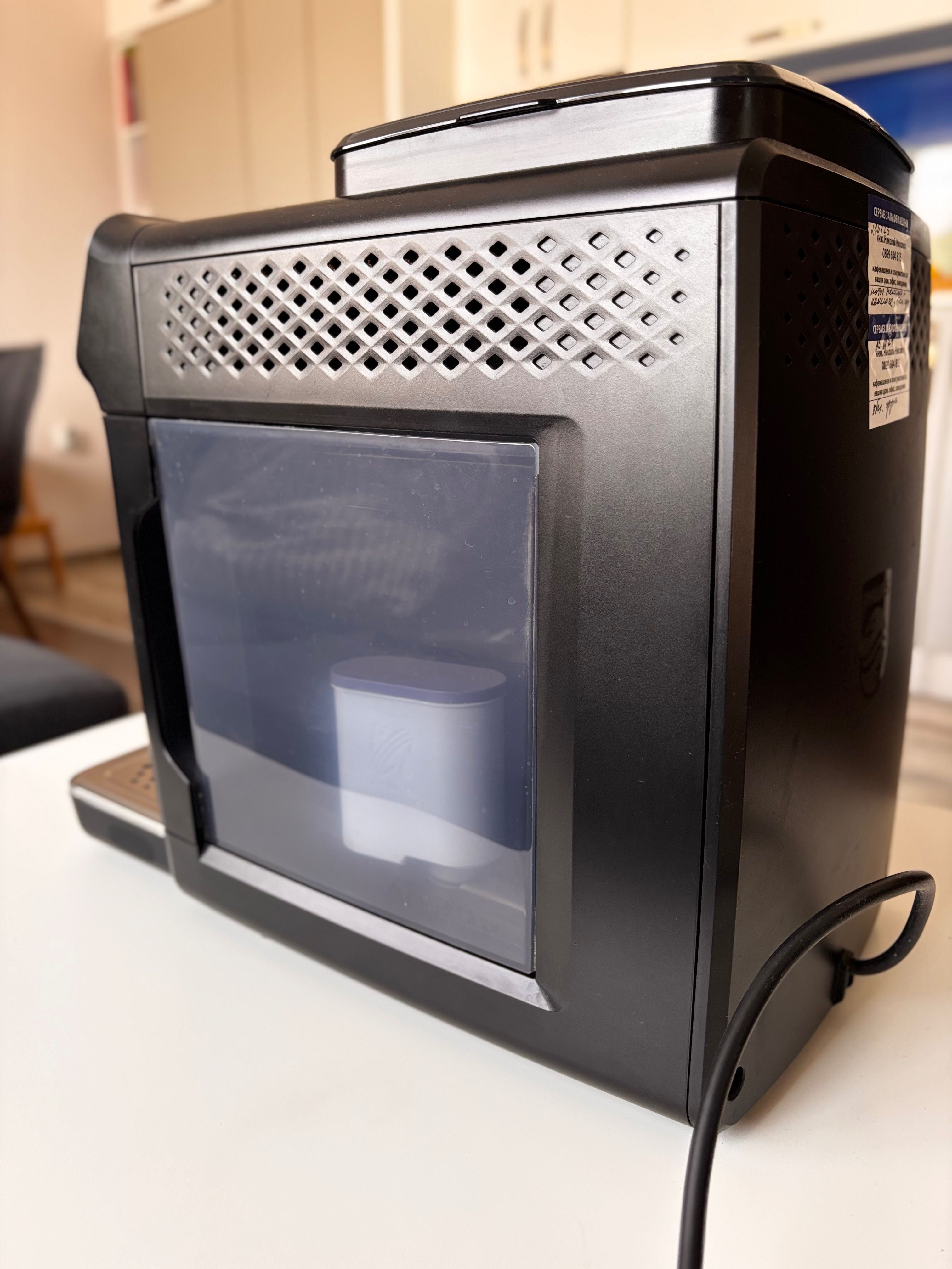 Автоматична кафе машина PHILIPS LatteGo EP3242/60