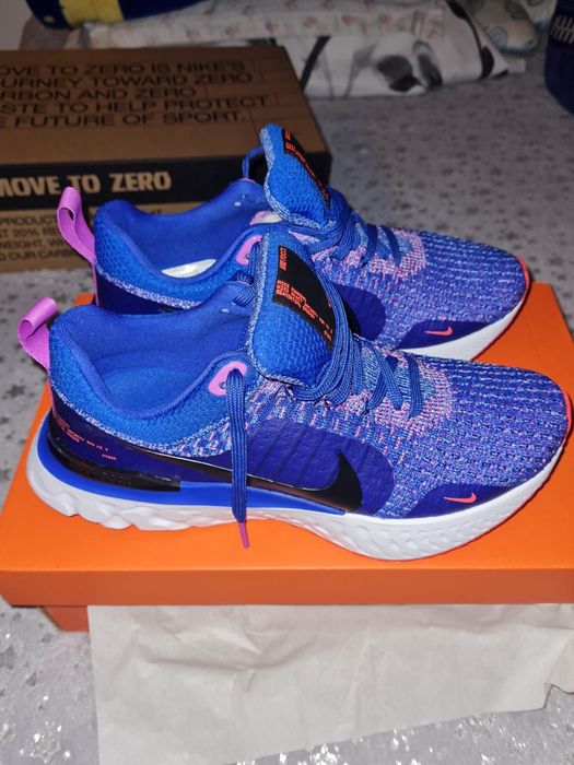 Adidasi noi nike