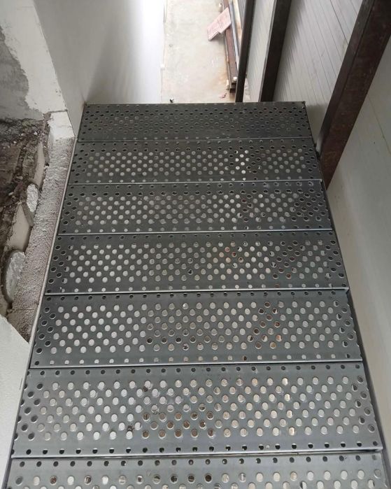 Scari metalice zincate