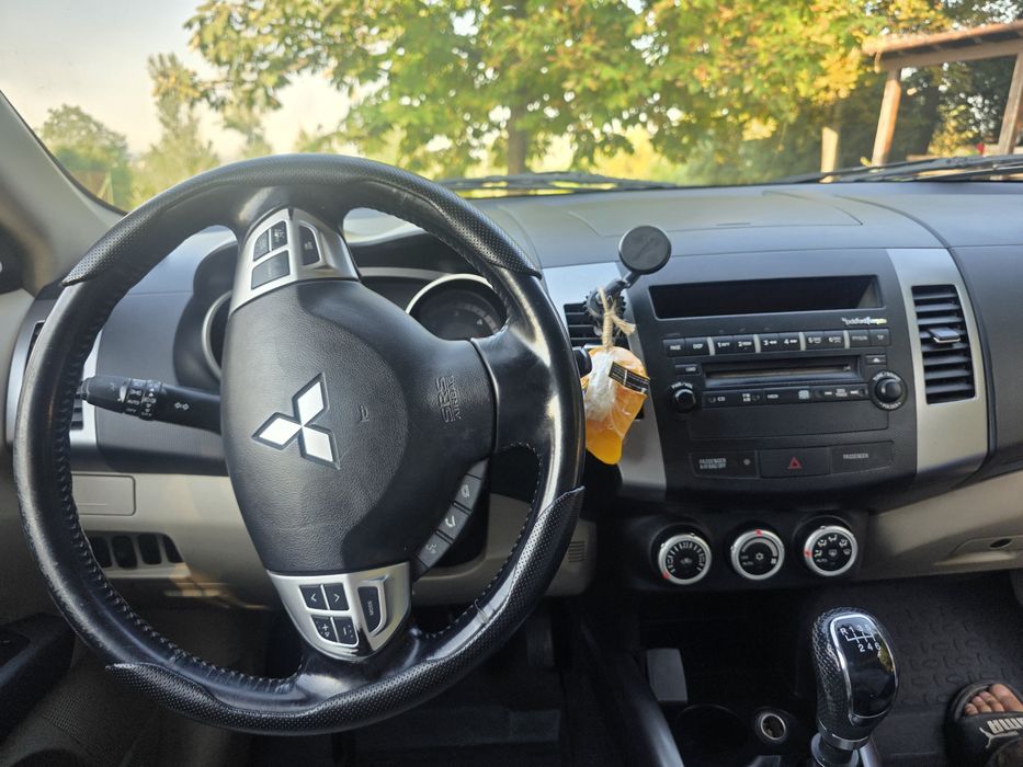 Mitsubishi outlander numai 2 propretar