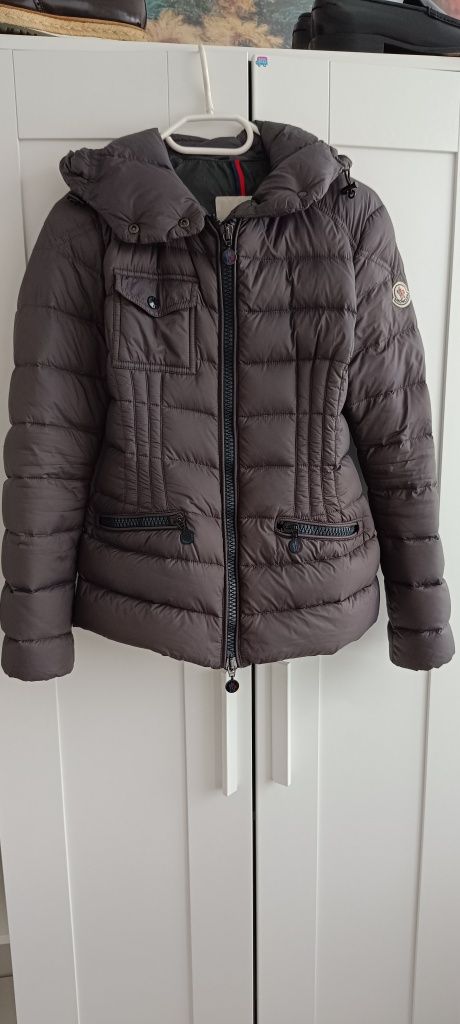 Geacă gri Moncler cu puf, stare impecabila, Marime S/XS, dama