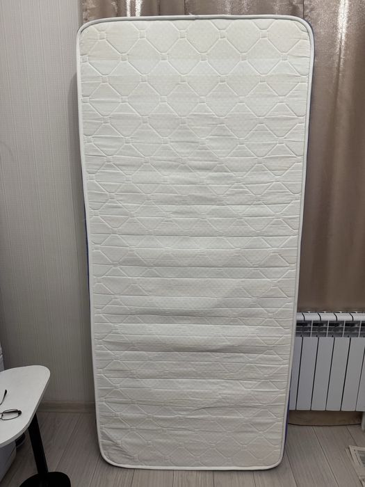 Матрас 200×90 см — удобный и в отличном состоянии