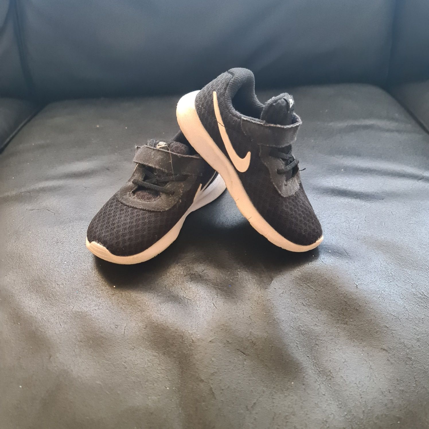 Adidasi nike nr 25