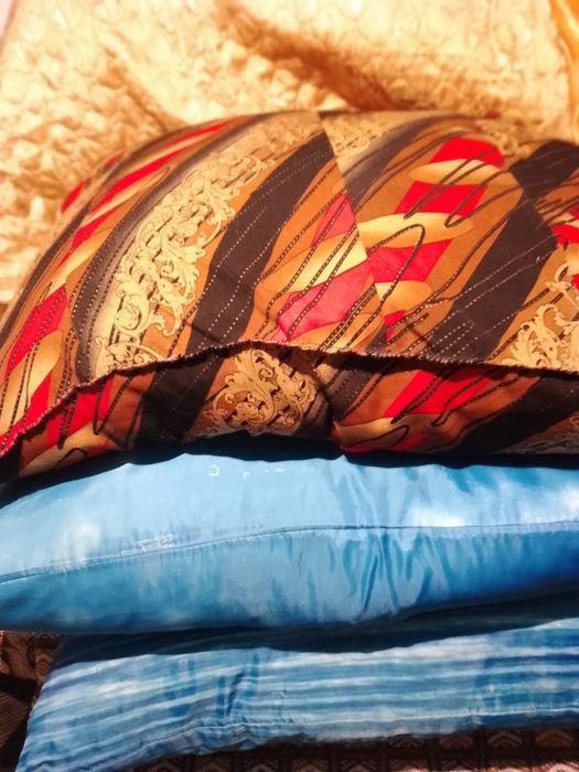 Подушки пух 3шт по-3500тен каждое.Расч/налич.