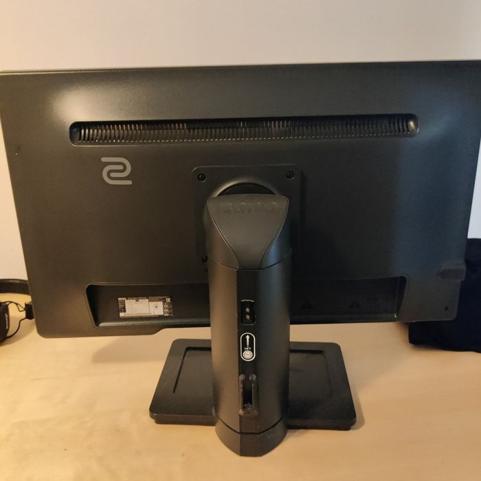 Vând 2 monitoare Benq/Yiama