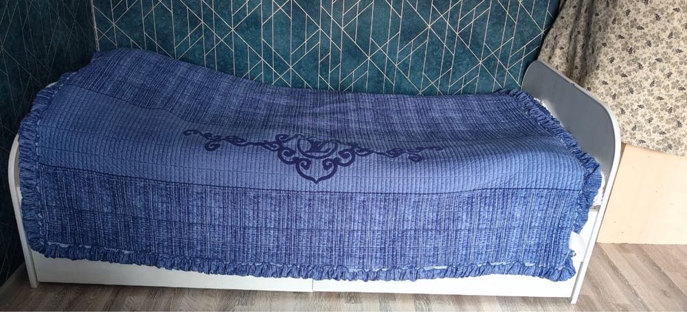 Кровать в отличном состояний