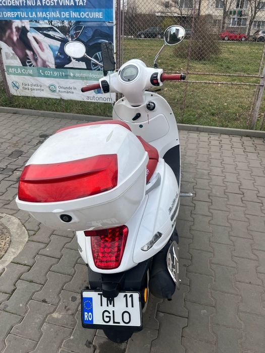 Scuter 125 cm3 Kuba Briiliant alb 2024 bord digital portbagaj Glovo