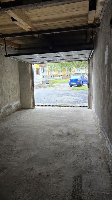 Vand garaj Orasul Uricani