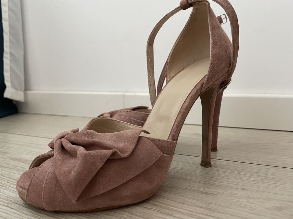 Vând sandale piele întoarsă roz pudra 37