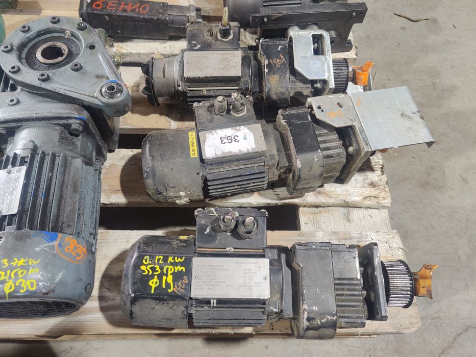 Motor electric trifazat cu reductor, 0.12kW, 353rpm, 220/380V