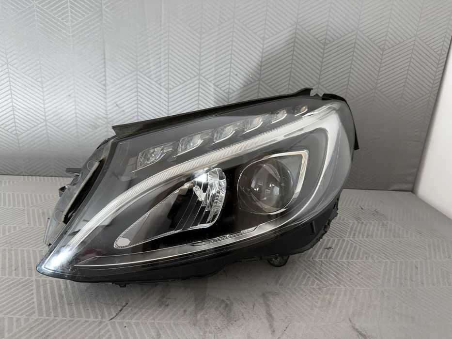 Far  mercedes C class led partea stanga
