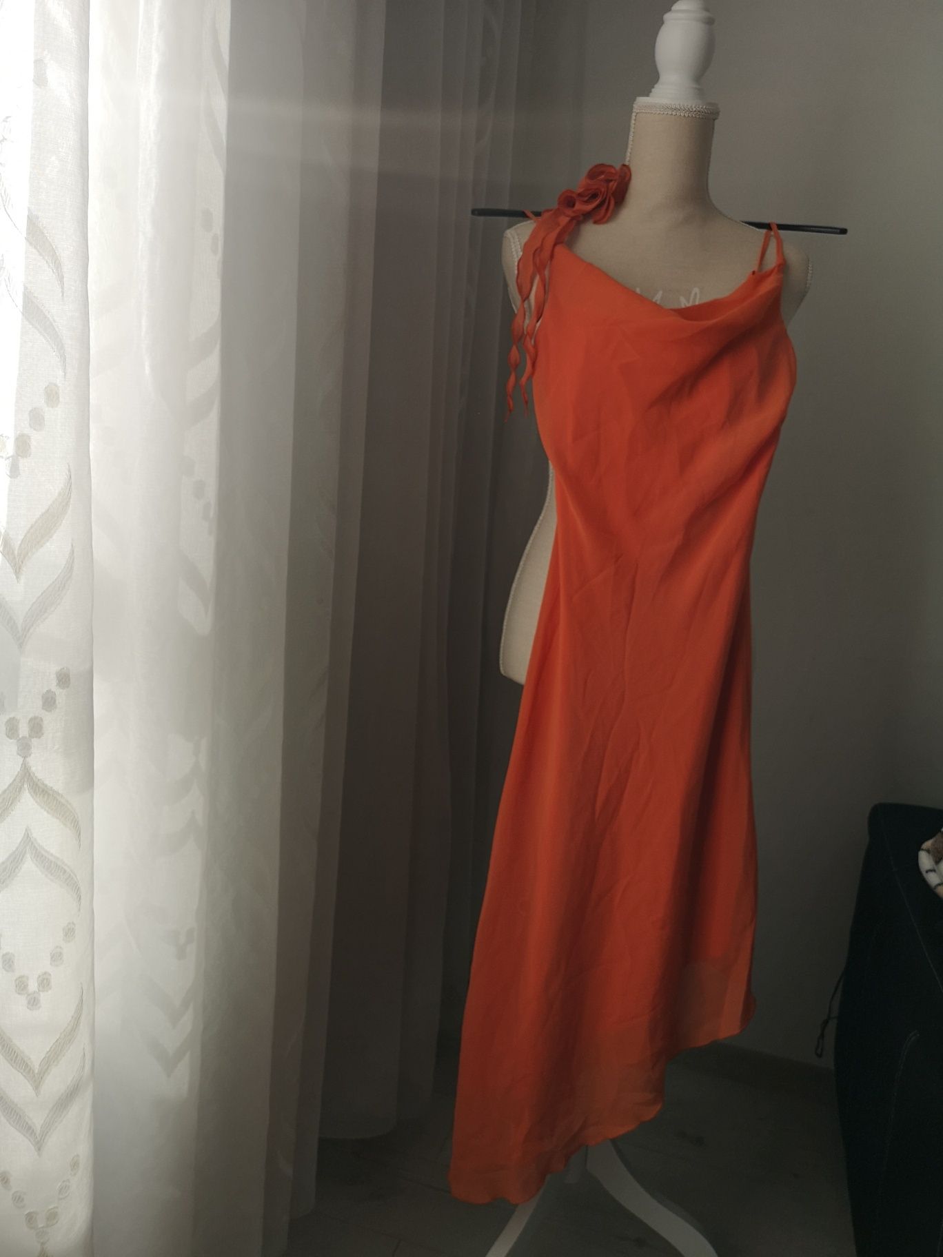 Rochie cu bretele asimetrica