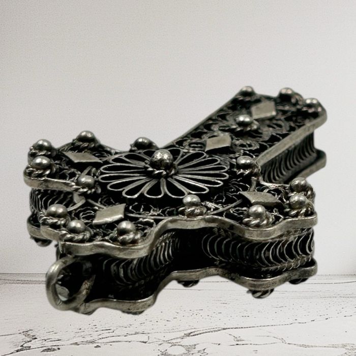 Филигранен сребърен кръст висулка