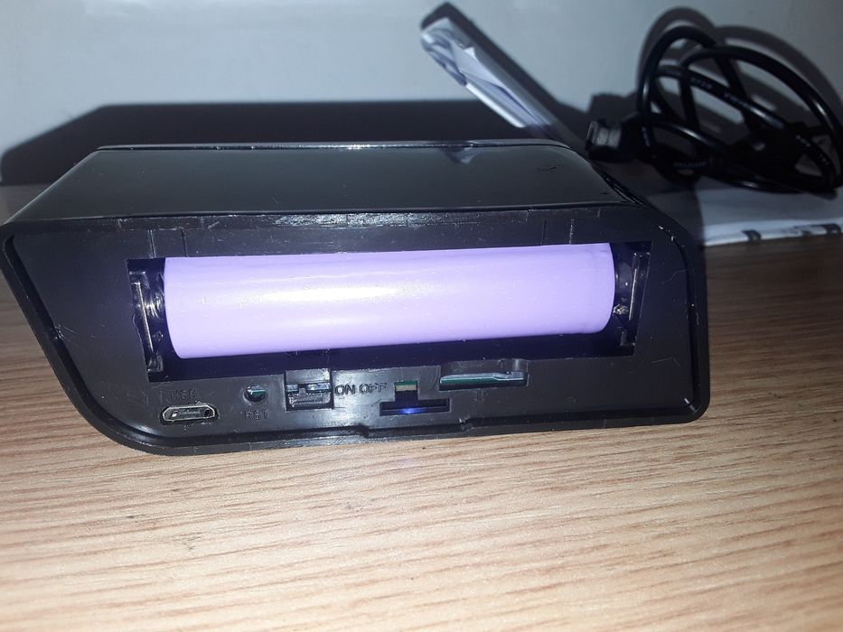 Mini cameră de spionaj tip ceas.