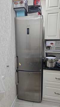 холодильник  б/у hotpoint ariston с 2 камерами, морозильник снизу