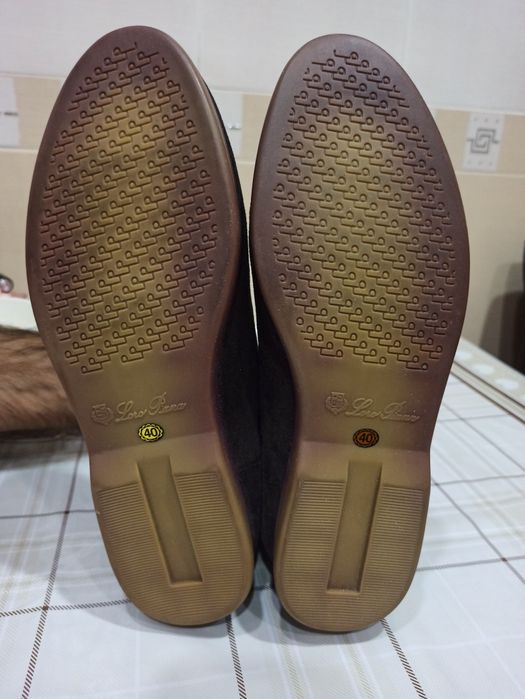 Продам новые ботиночки 40 размера