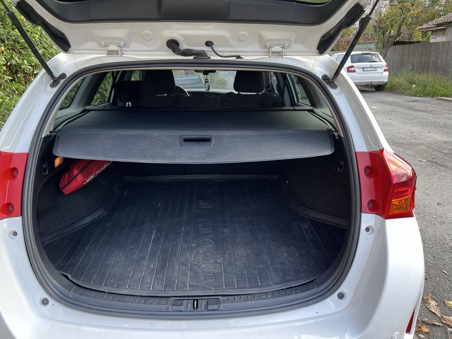 De vanzare Toyota Auris Touring Sport