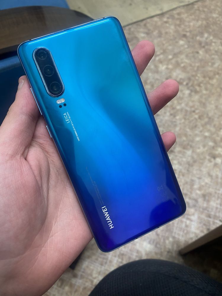 Телефон Huawei P30