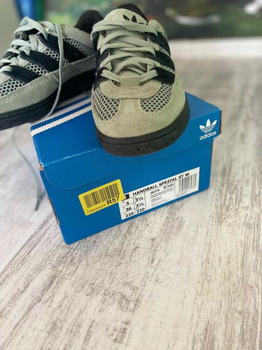 Vând adidași Handball Spezial ST W – marime 36