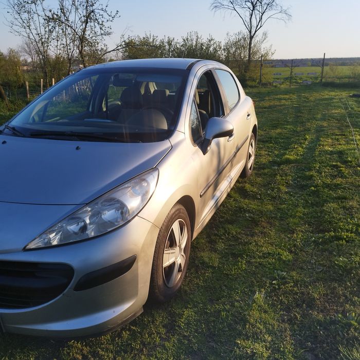 Vând Peugeot 207 benzina 1,4