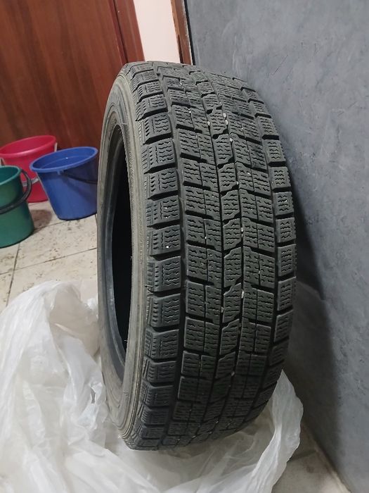 Продам покрышки липучки почти новые 4 штуки  Dunlop R15 195/60 за 60 т